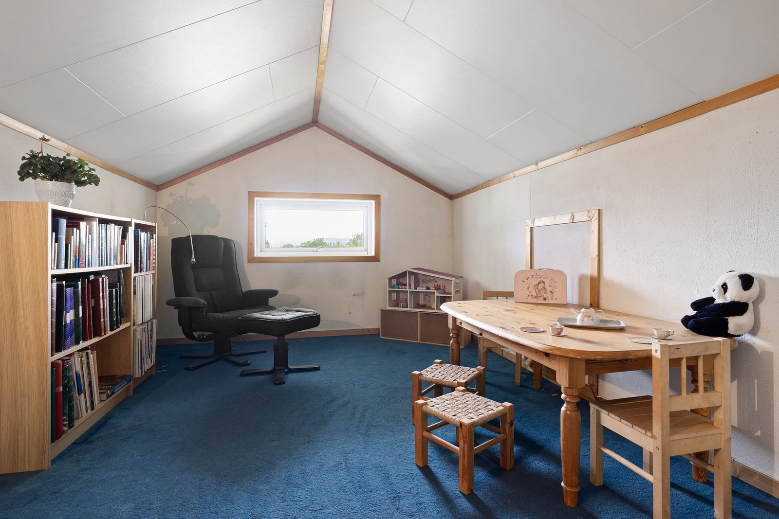 Rommet egner seg perfekt som lekerom, hobbyrom, hjemmekontor eller ekstra oppholdsrom. Galleribilde