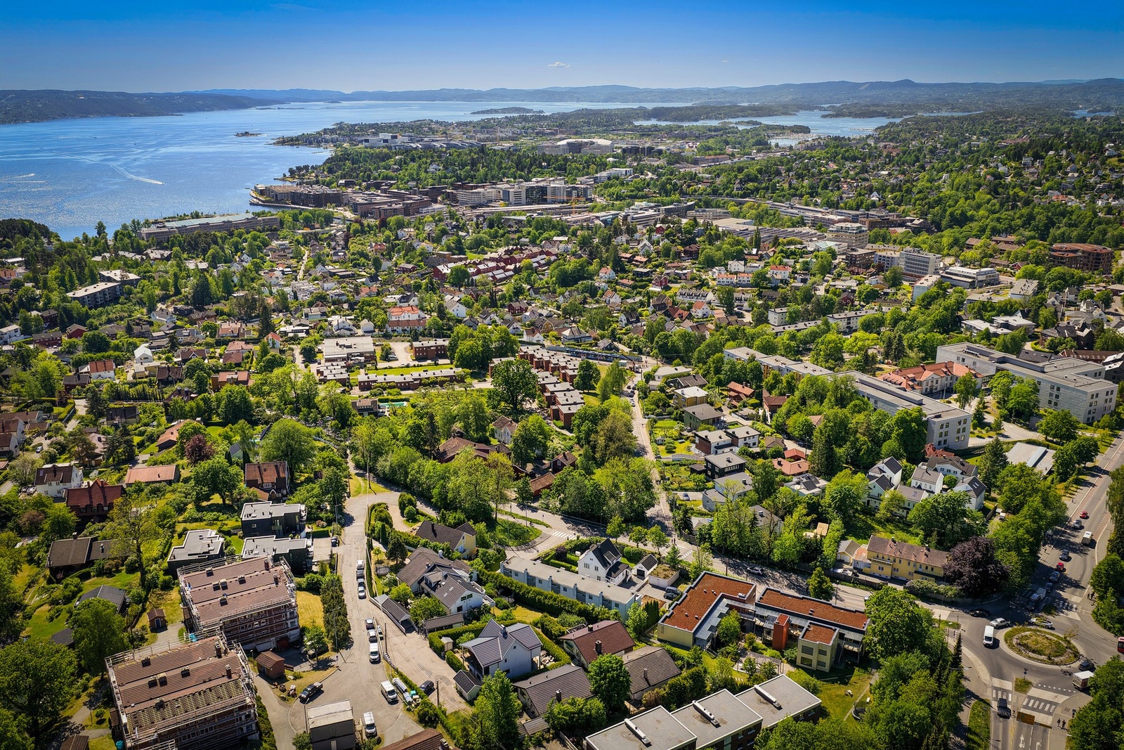 For den aktive byr nærområdet på flotte tur- og rekreasjonsmuligheter langs feks. kyststien langs bestumkilen/sollerudstranda eller Lysakerelven og i nærliggende grøntområder. Galleribilde
