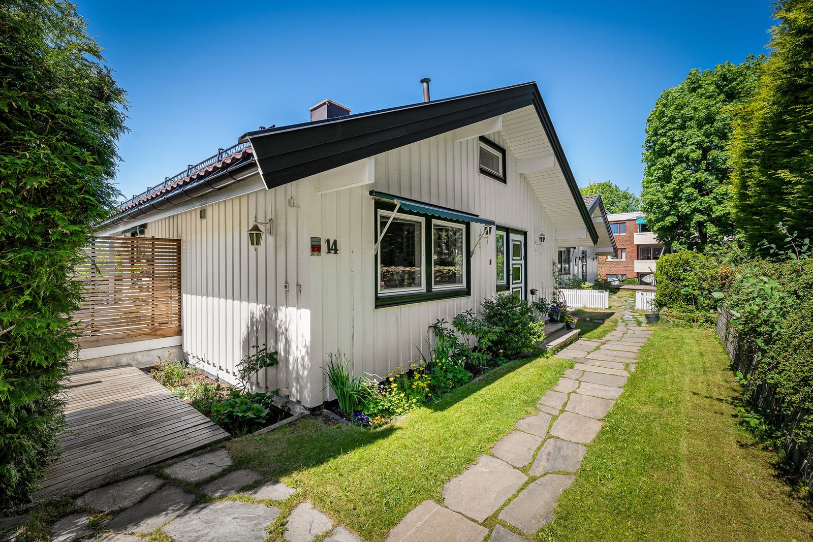 Eiendommen er plassert i en blindvei, noe som gir et skjermet og barnevennlig bomiljø med begrenset trafikk. Galleribilde