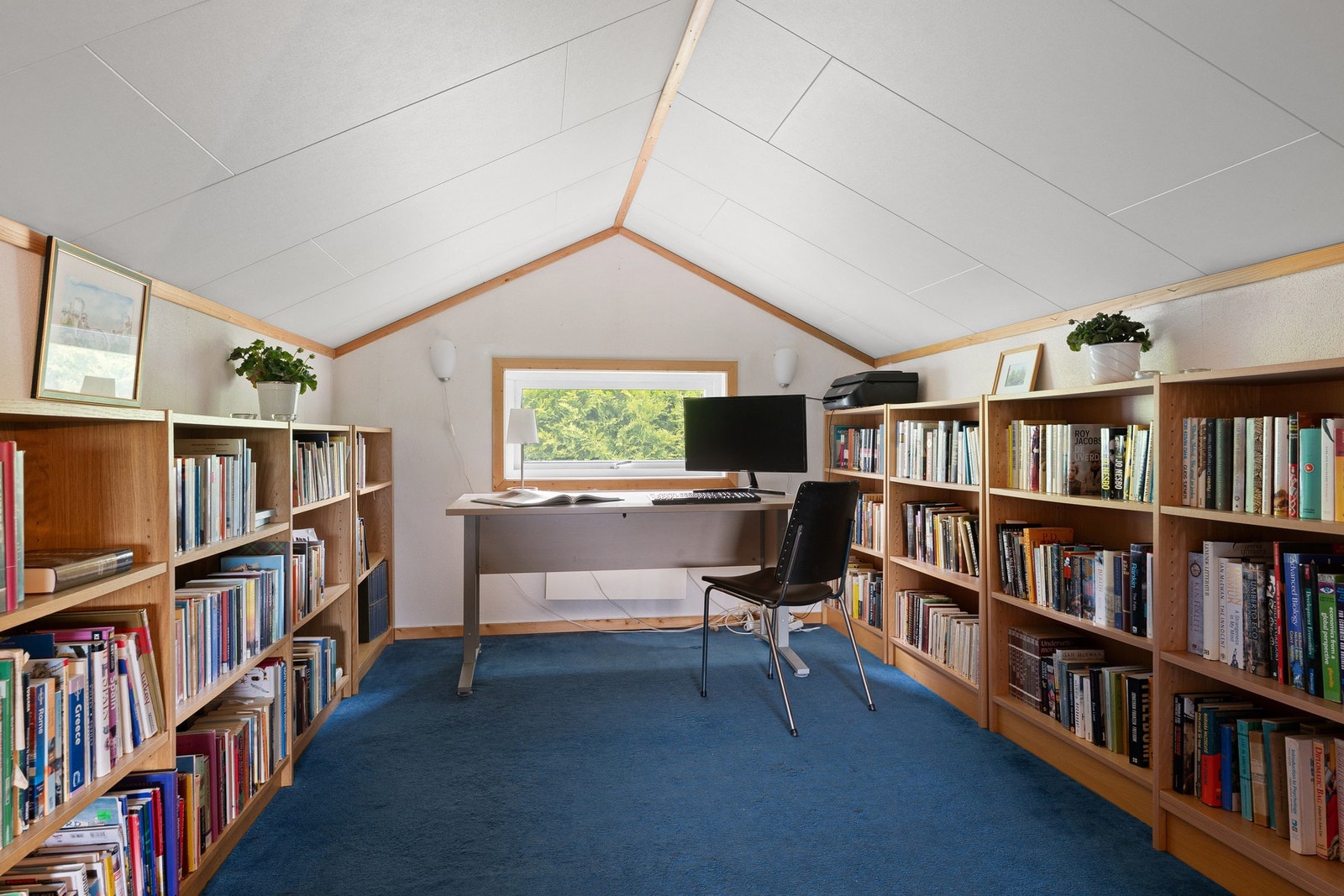 Innredet loftsrom med god utnyttelse av arealet og koselig atmosfære. Galleribilde