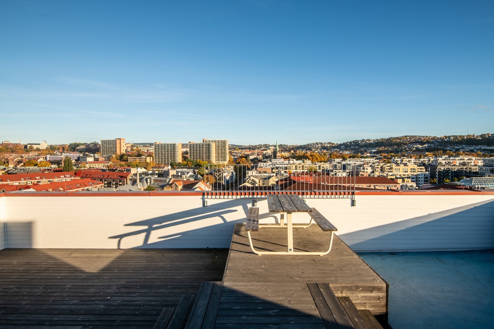 Felles takterrasse som gir et fantastisk utsyn og en luftig opplevelse. Galleribilde