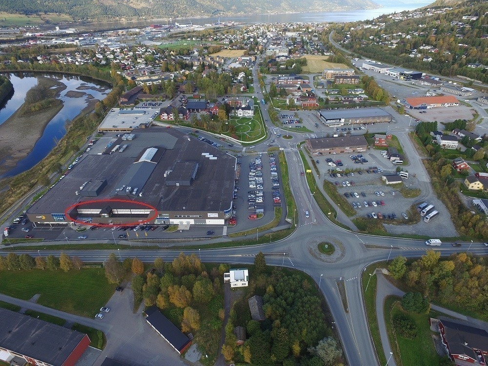 Områdebilde som viser eiendommen fra luften Galleribilde