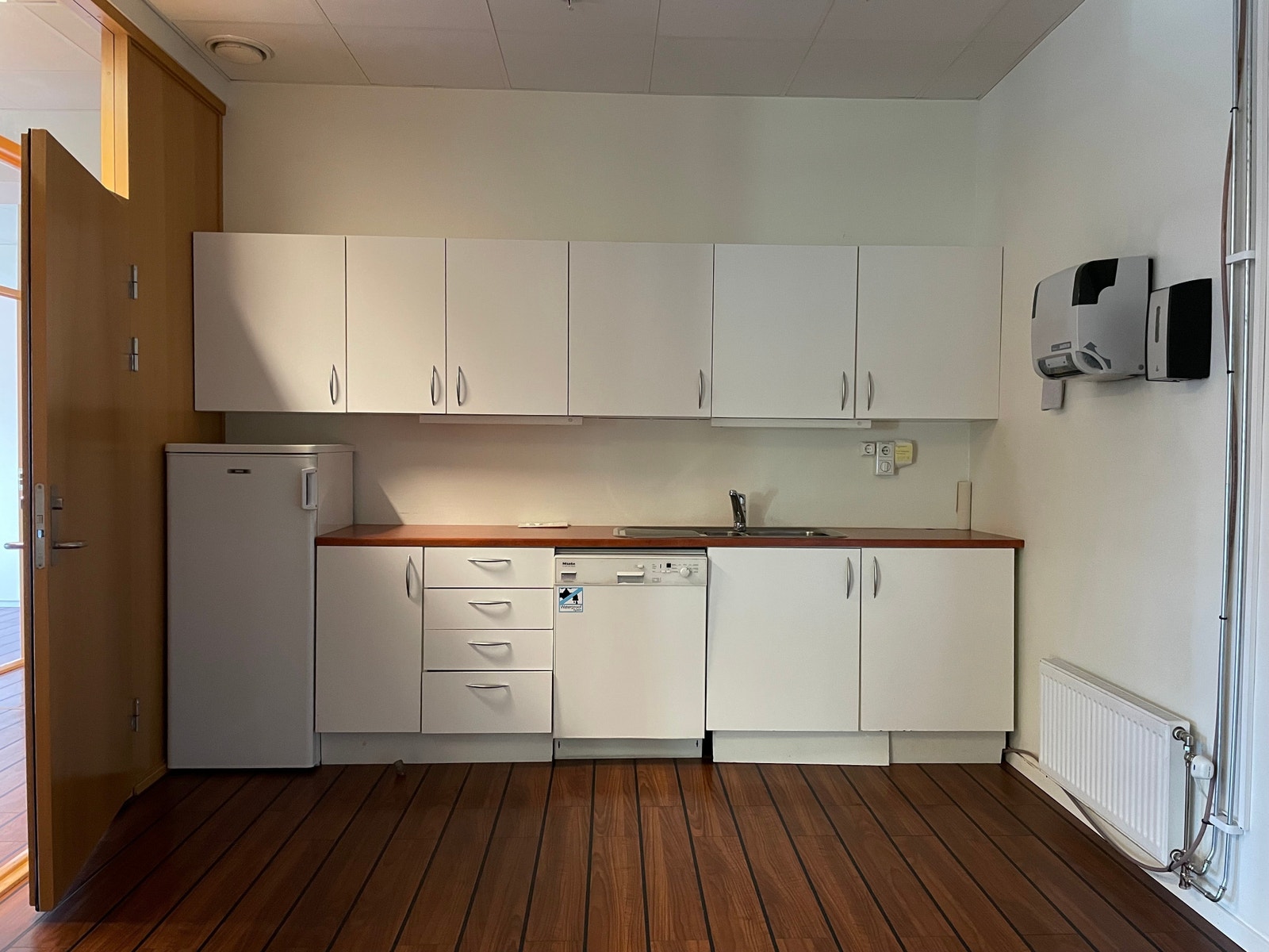 Kjøkken med hvitevarer Galleribilde