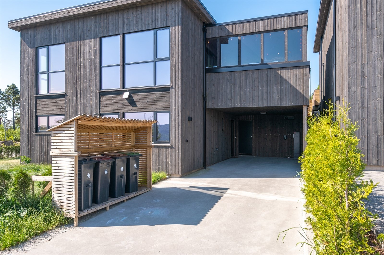 Sålglattet betongdekke i gårdsplass og carport Galleribilde