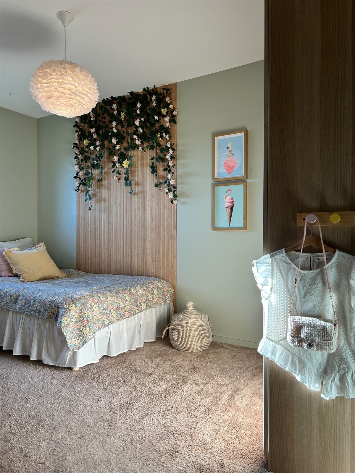 Lunt gulvteppe og garderobeskap Galleribilde