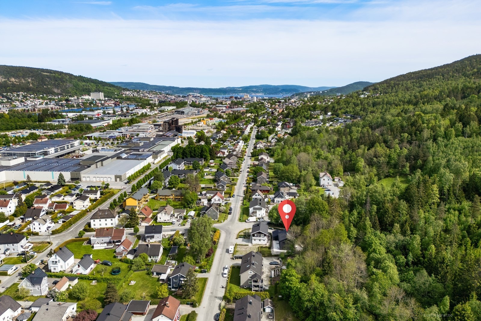 Boligen ligger hyggelig til i markagrensa. Galleribilde