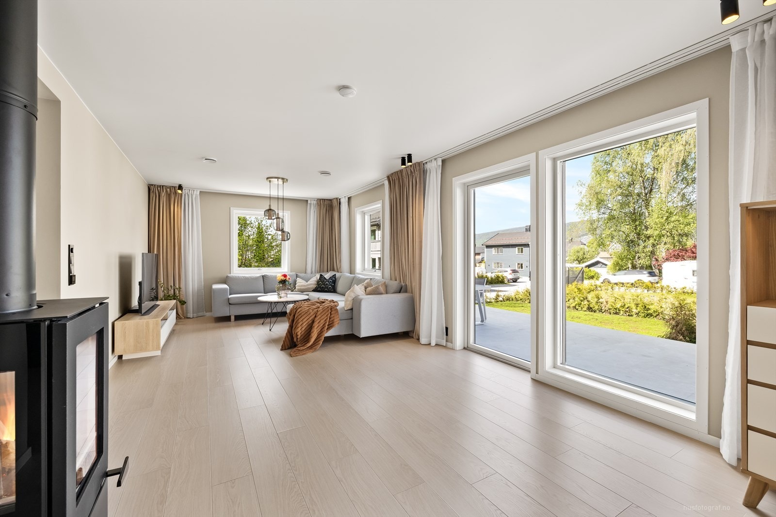 Boligen har balansert ventilasjon, og fremstår som moderne og delikat. Galleribilde