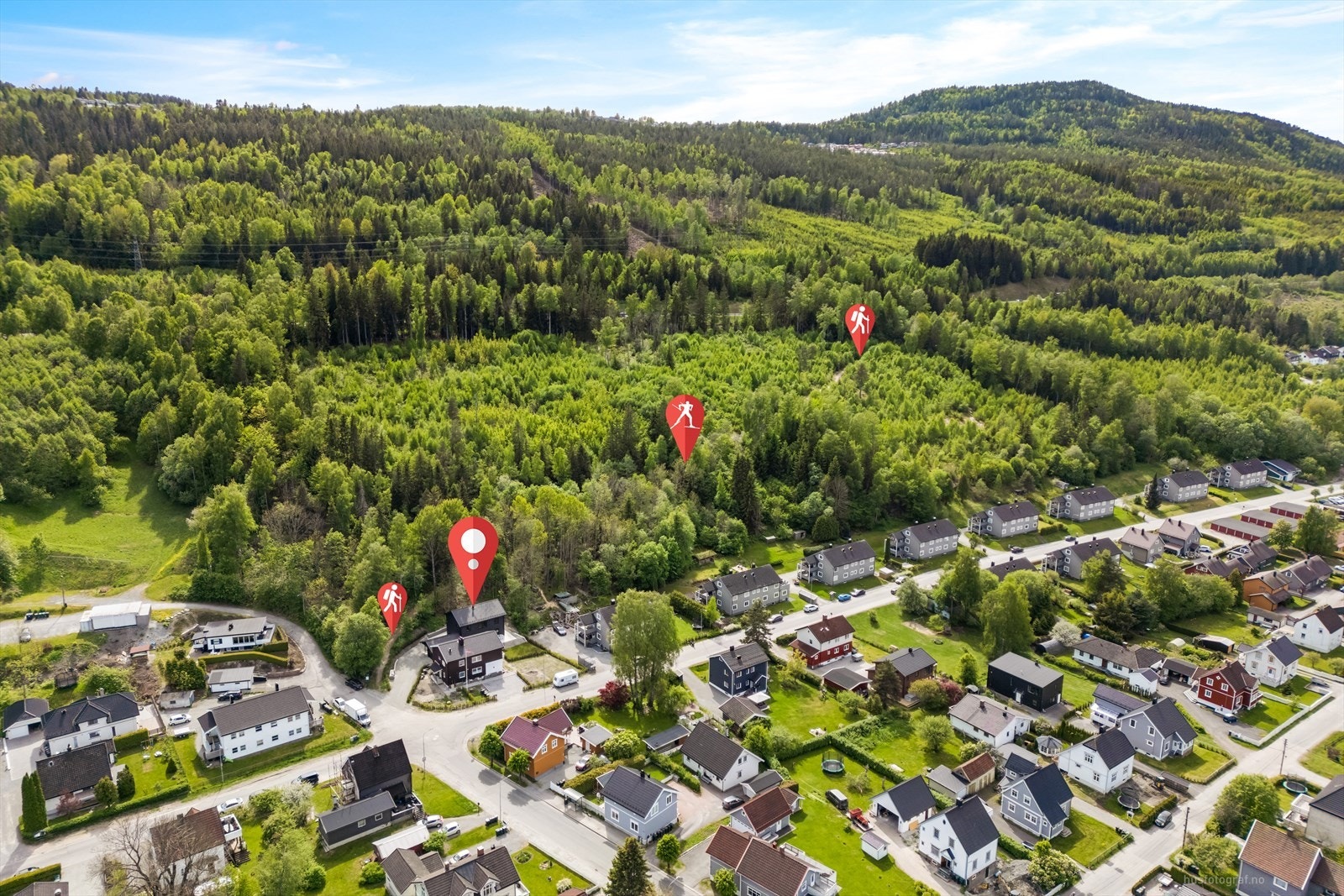 Det er turstier rett bak huset, med fine utsiktspunkter. Galleribilde