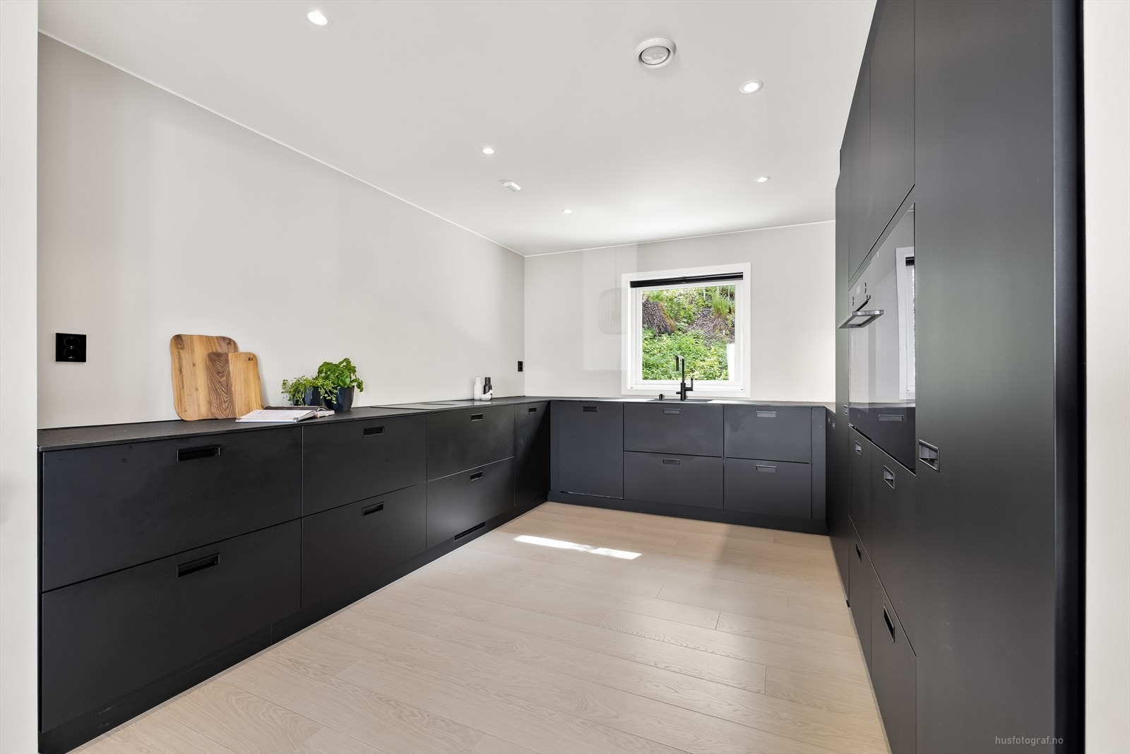 Et romslig og lekkert kjøkken! Galleribilde