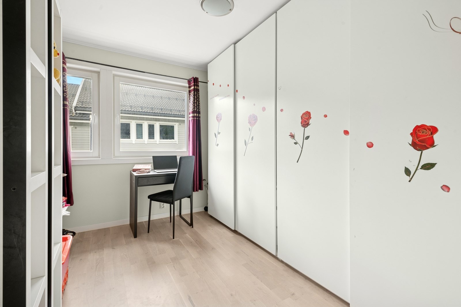 Soverom 4 brukes i dag som et kontor og omkledningsrom. Galleribilde