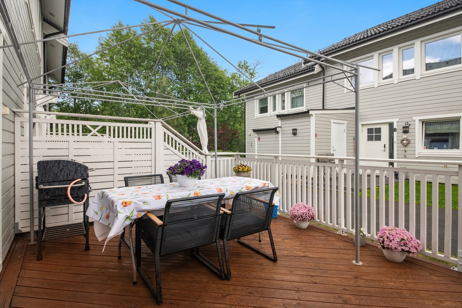 Terrassen er på 21 kvm. Galleribilde