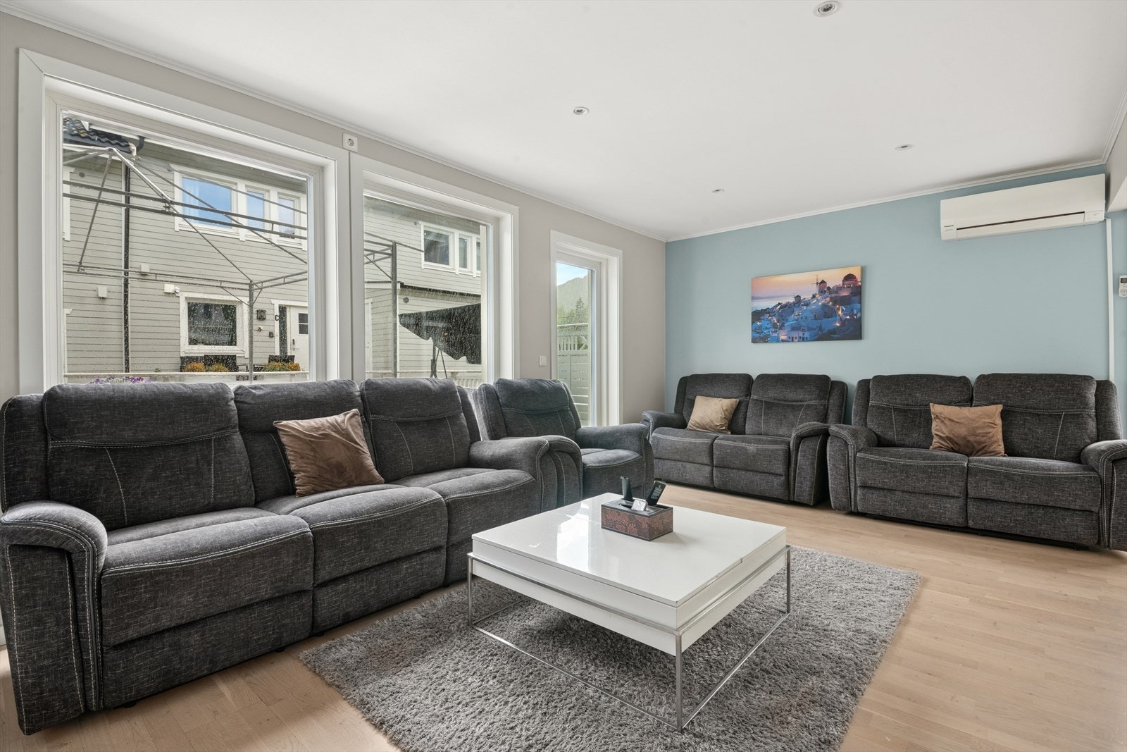 Gode møbleringsmuligheter i stuen. Galleribilde