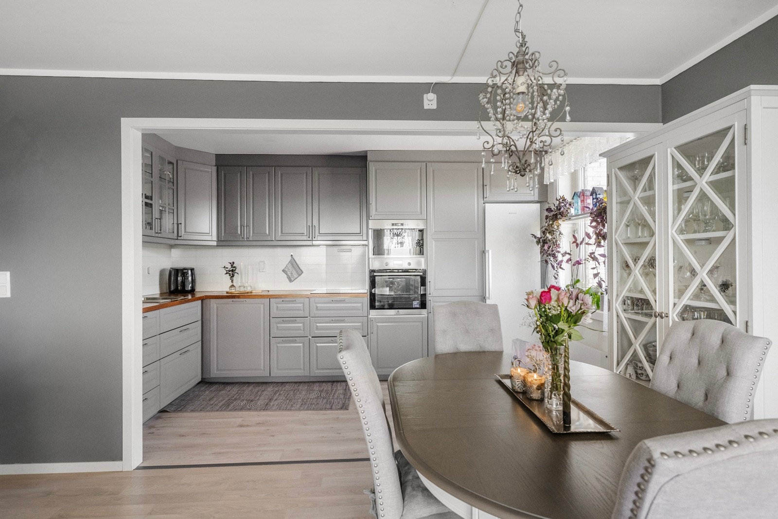 Kjøkkenet ble pusset opp i 2022. Galleribilde