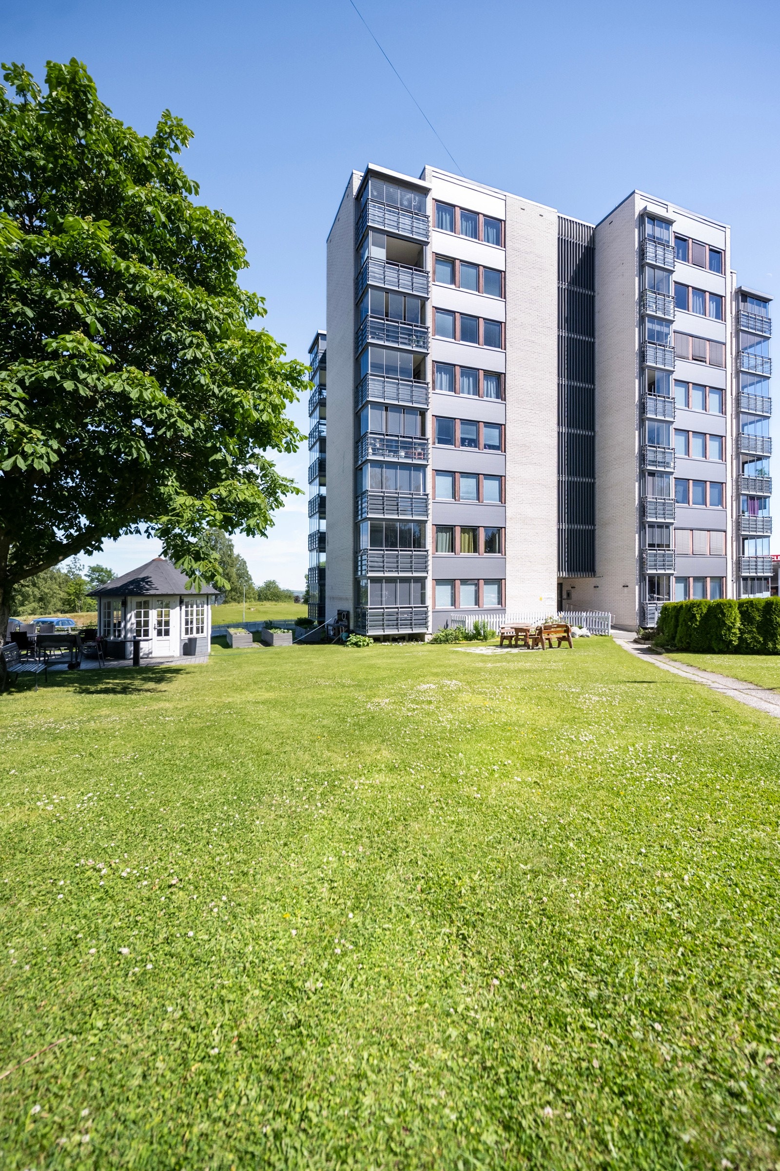 Området er rolig, solrikt og med kort veg til det meste. Galleribilde