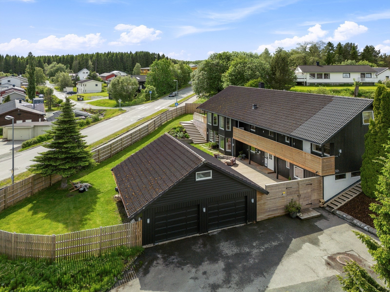 I tillegg til boligens tildelte carport, har den blitt tildelt en plass i garasjen. Galleribilde