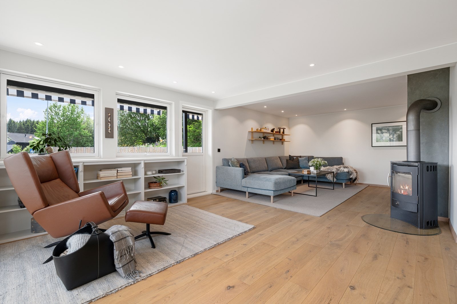 Boligen varmes primært opp via vedfyring og varmepumpe for et behagelig inneklima. Galleribilde