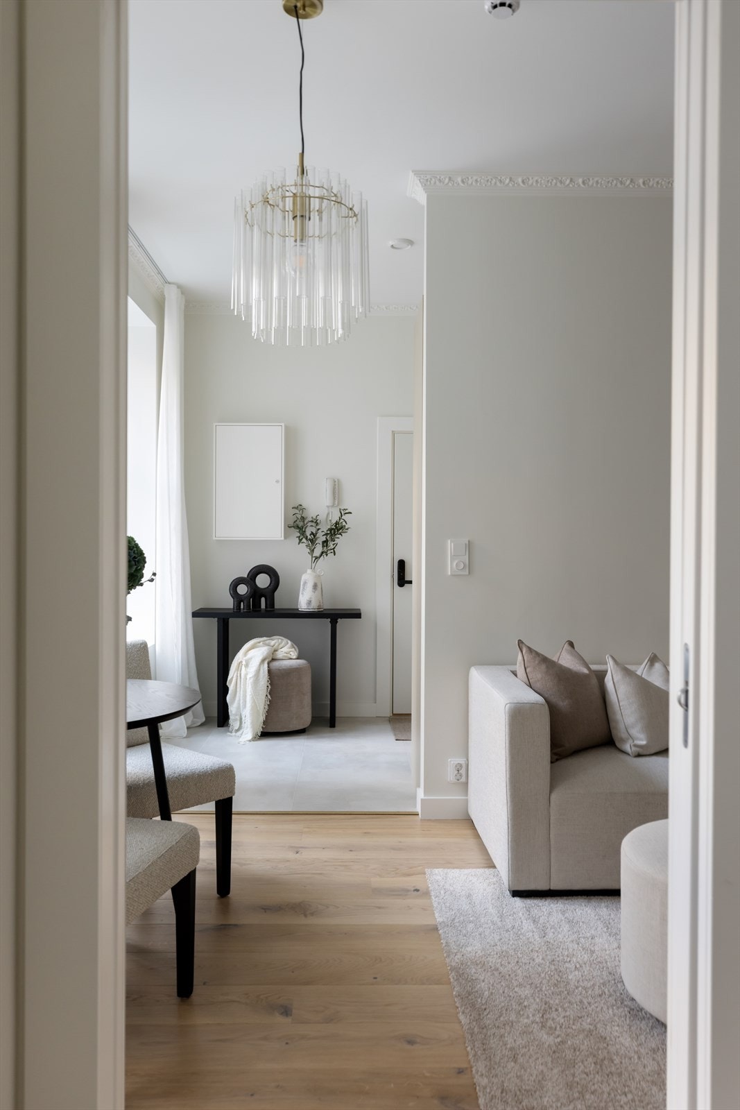 Her får du en helt bygget leilighet etter dagens byggestandard, med alle de gode kvalitetene klassiske leiligheter byr på. Sjeldent! Galleribilde