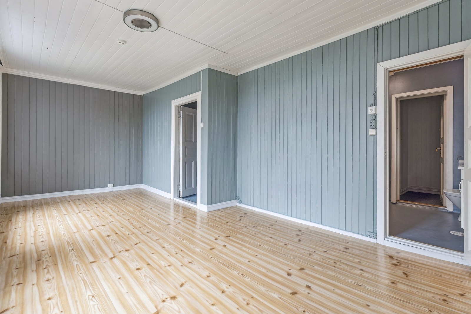 Soverom med bad. Galleribilde