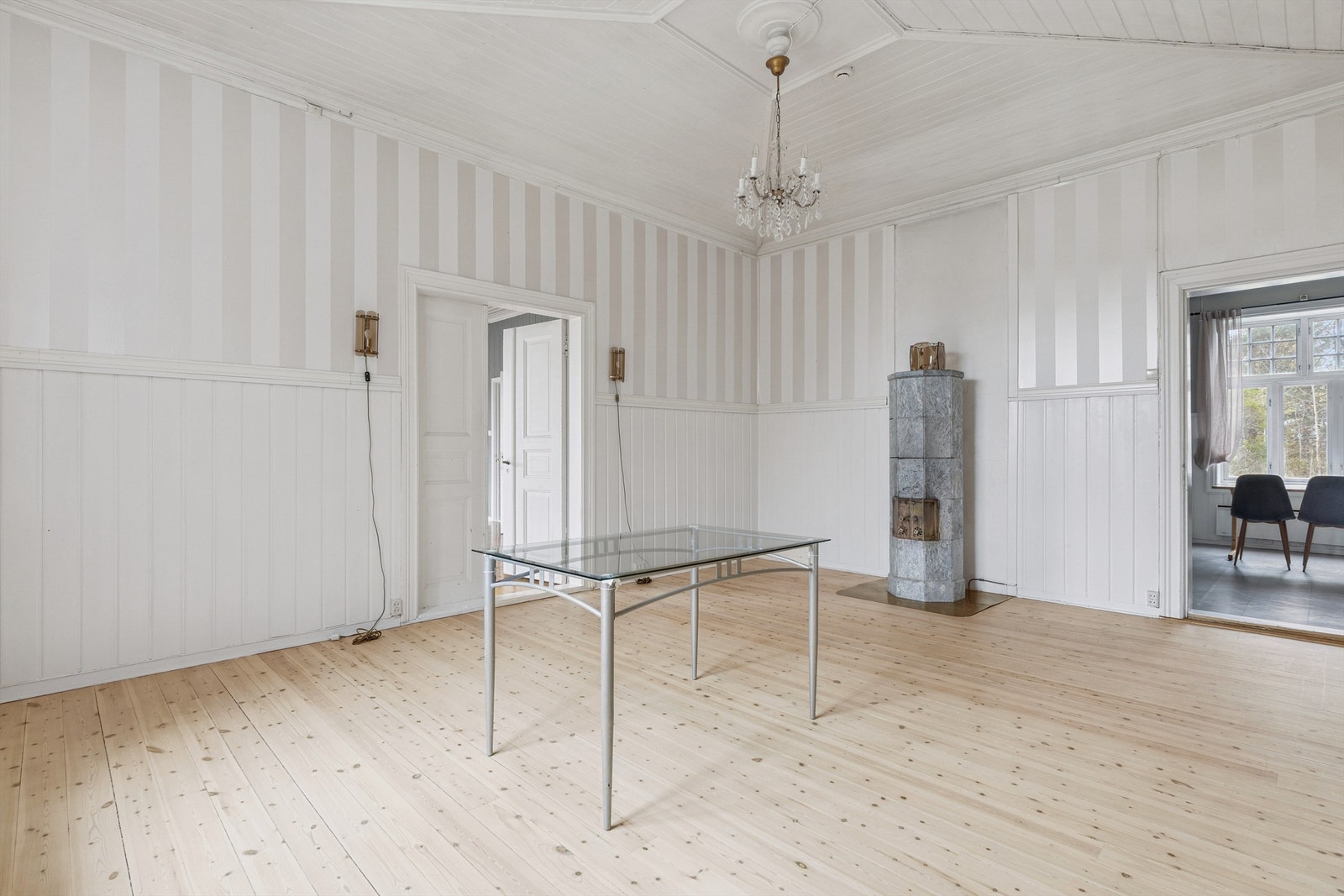 Stue med adkomst fra kjøkken. Galleribilde