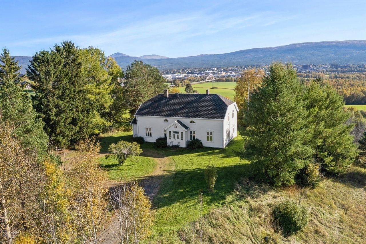 Fra eiendommen ser en rett inn mot Tynset sentrum. Galleribilde