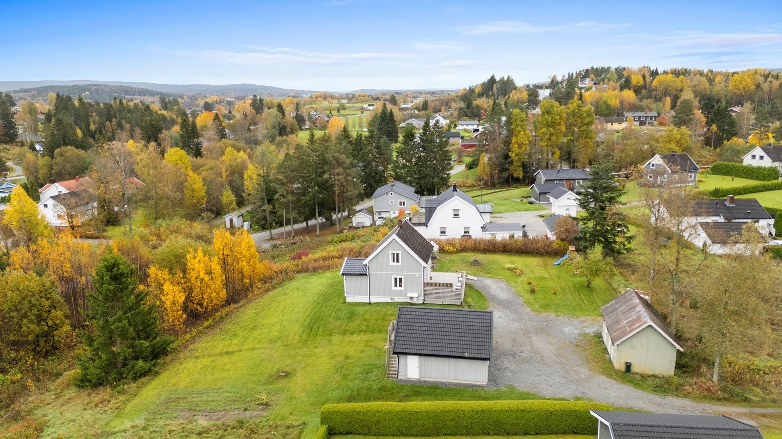 Det er kort vei ut til fine turområder. Galleribilde