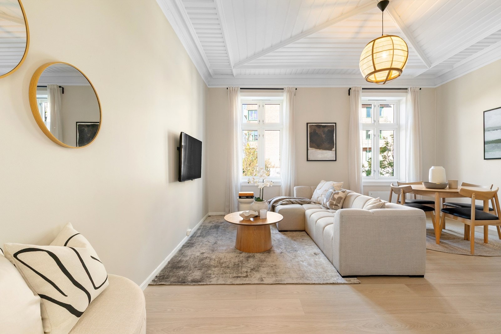 En lys og gjennomgående 2-roms andelsleilighet med attraktiv beliggenhet i Gamlebyen. Galleribilde