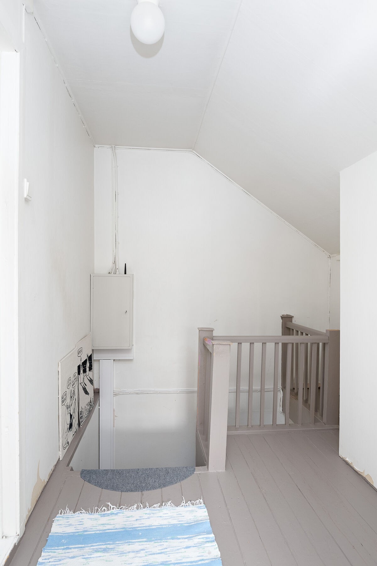 Trappegang i 2. etasje som leder til boligens tre soverom. Galleribilde