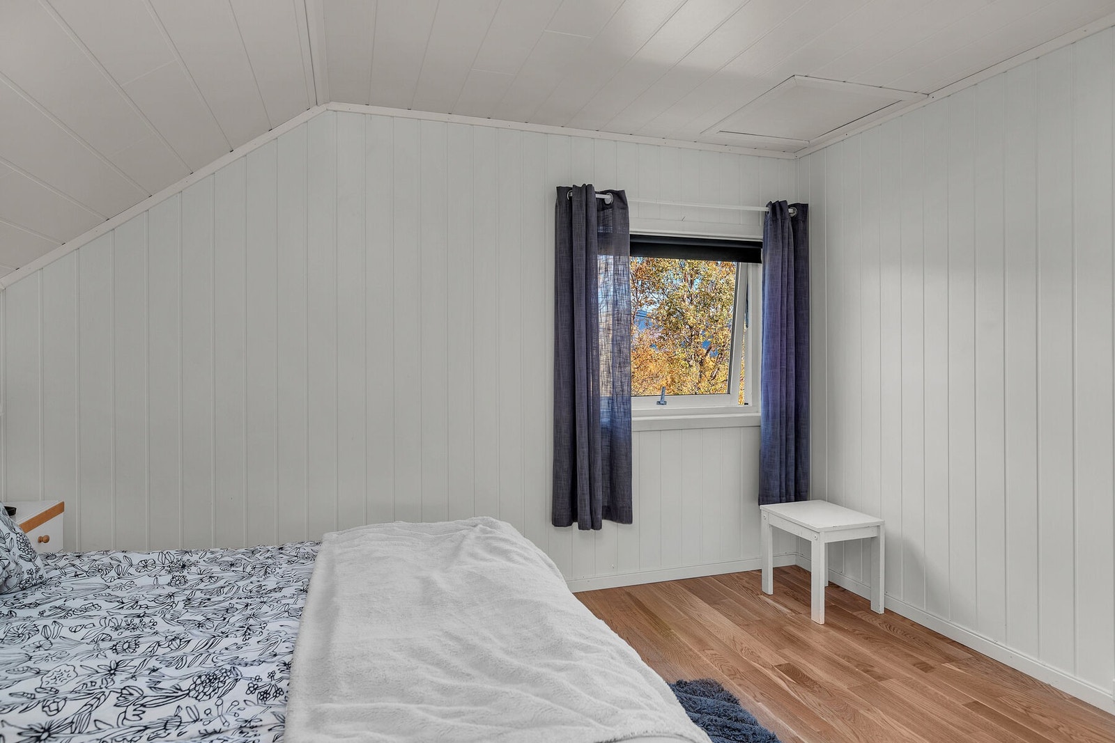 Romslig hovedsoverom med plass til seng av ønsket størrelse. Galleribilde