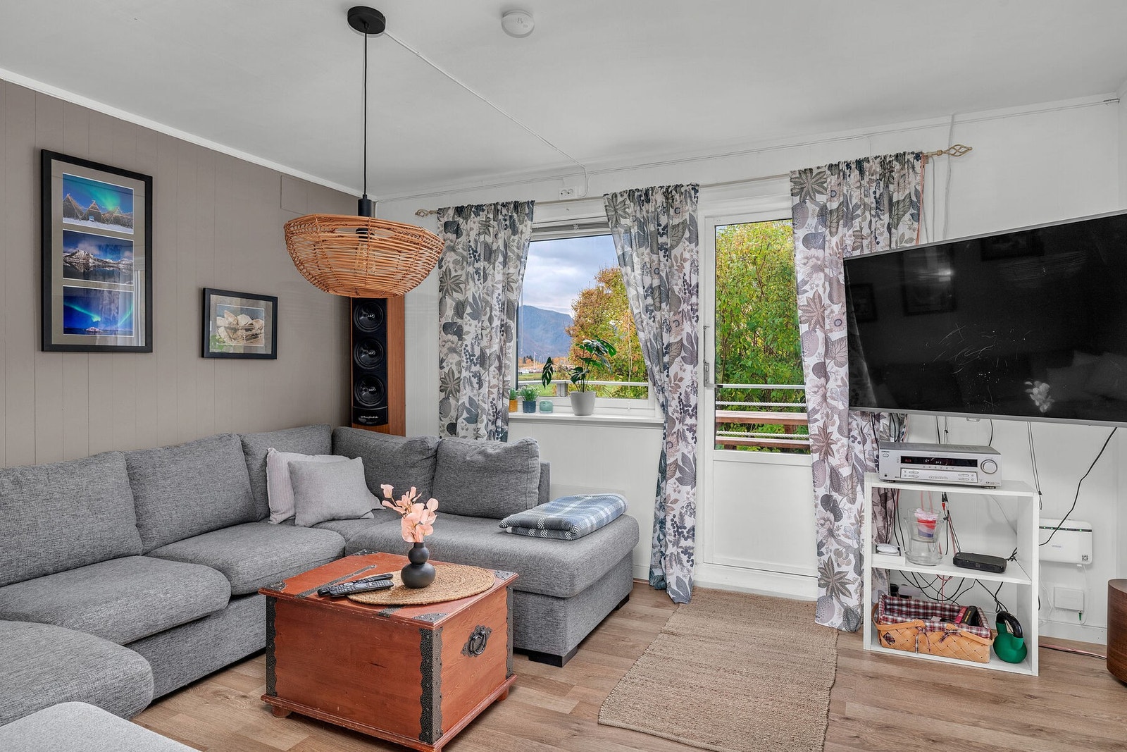 Fra stuen er det direkte utgang til terrasse. Galleribilde