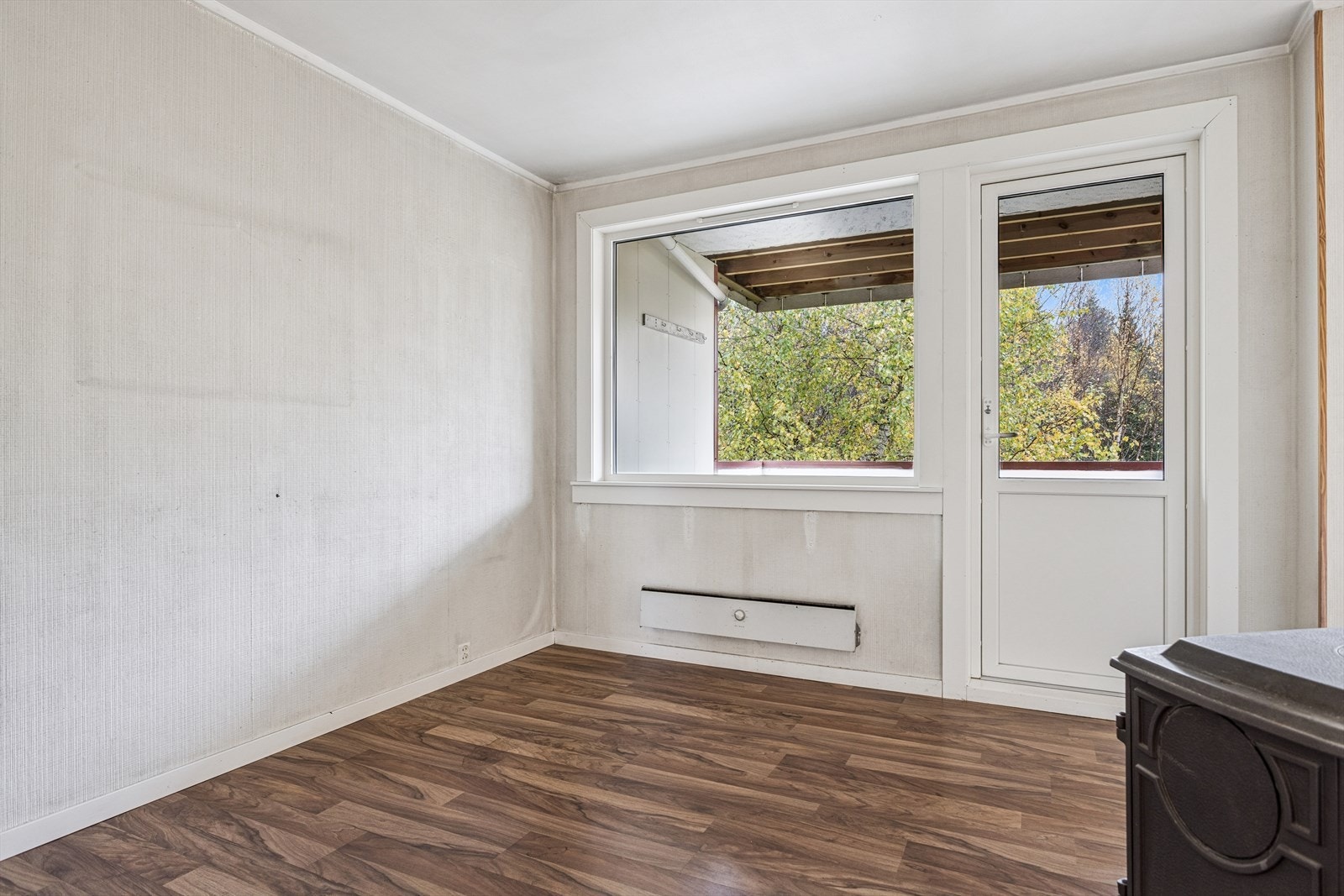 Denne delen av stuen har adkomst til balkongen. Galleribilde