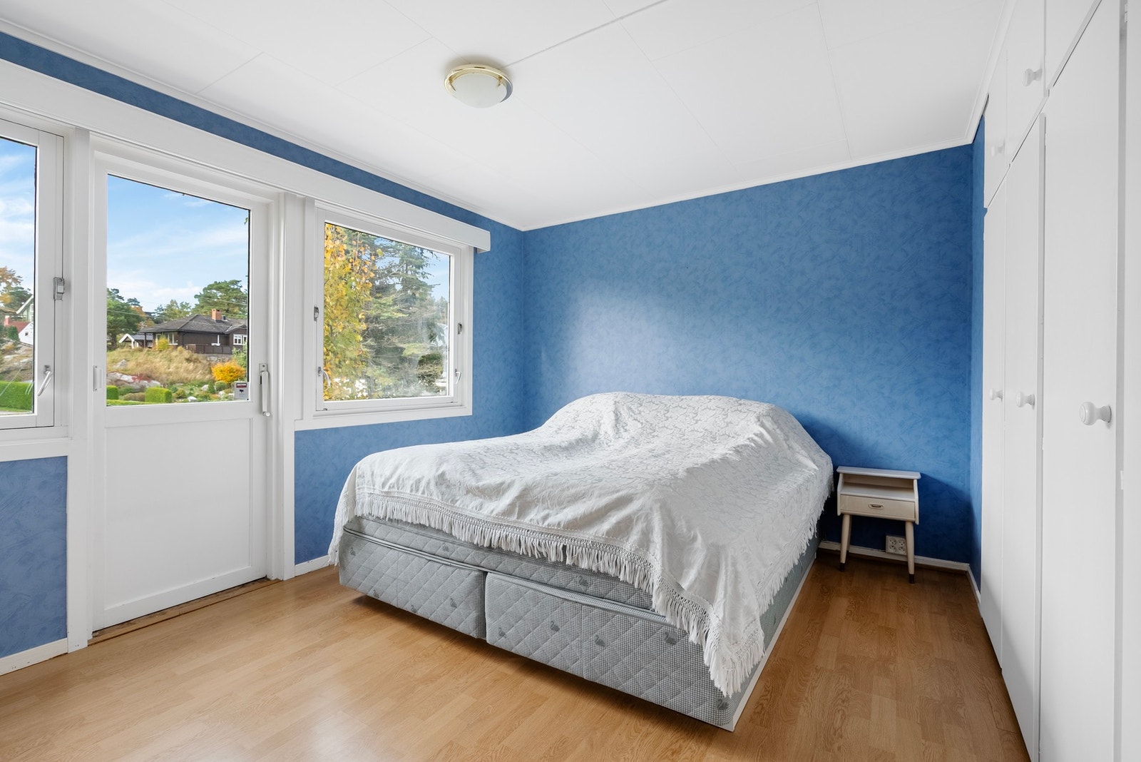 Hovedsoverom av god størrelse. Innredet med romslig garderobe Galleribilde