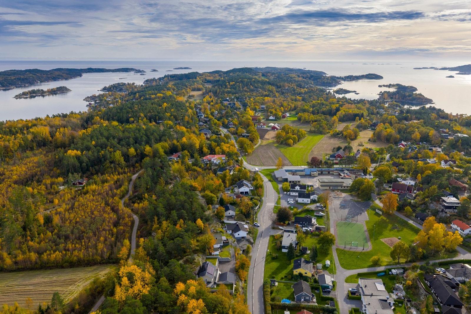 Attraktiv beliggenhet på Vesterøya med kort vei til sjø, rekreasjonsområder og kort vei inn til byen Galleribilde