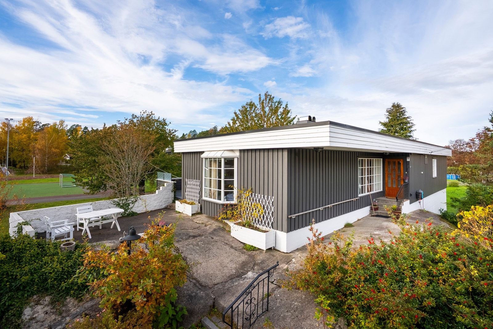 Ute kan du møblere i ulike soner og forflytte deg med sola Galleribilde