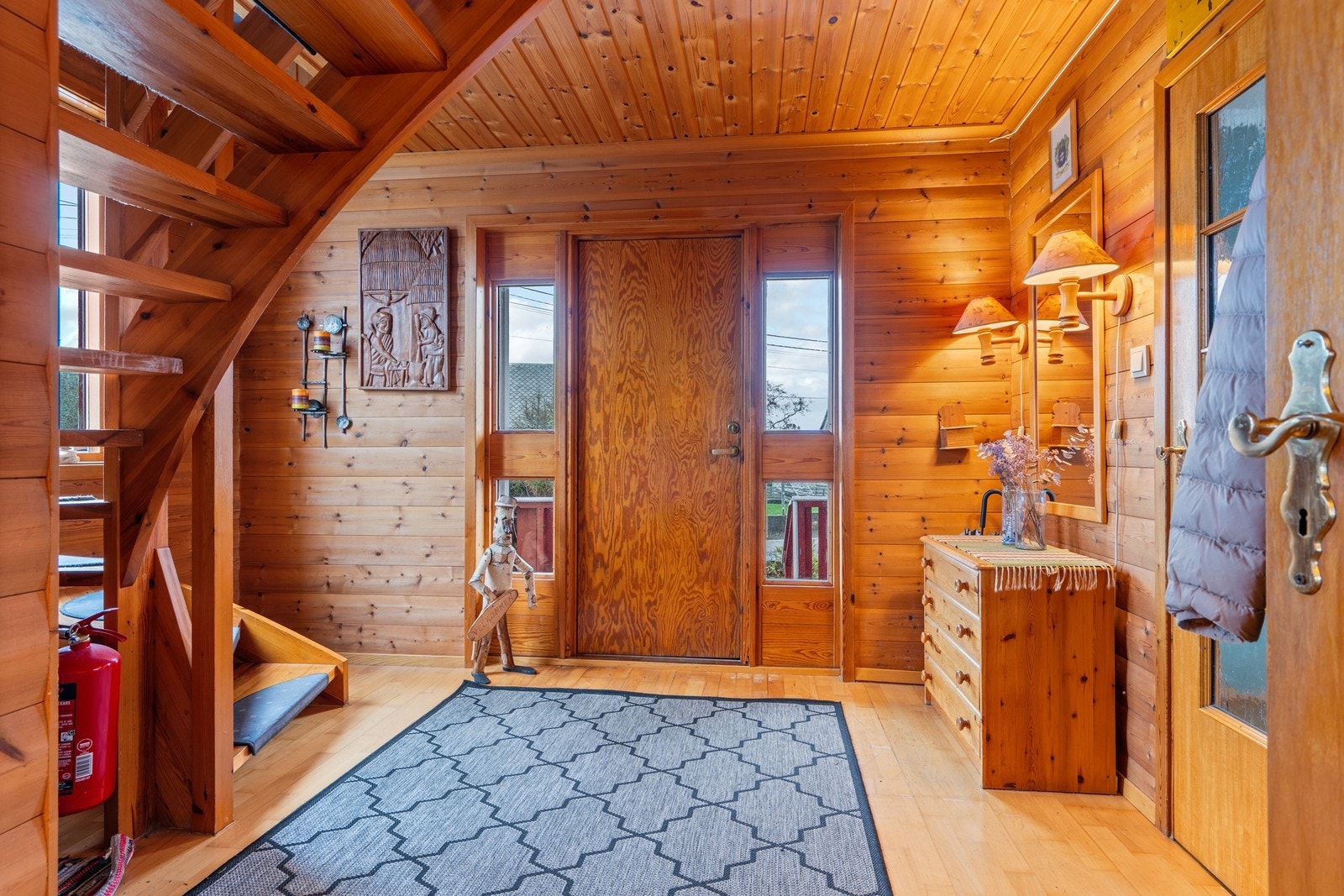 Romslig entre/hall Galleribilde