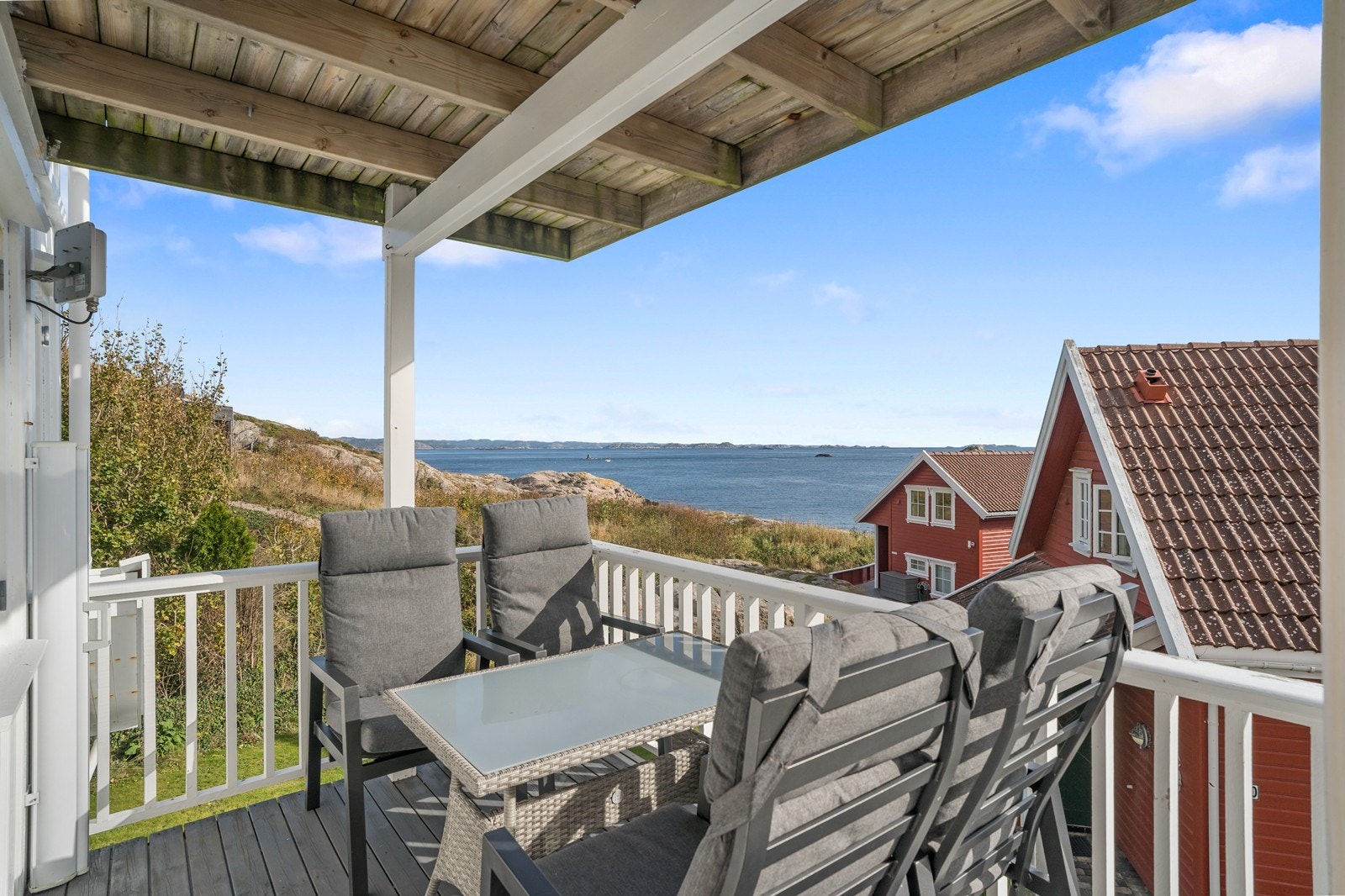 Fin utsikt mot havet! Galleribilde