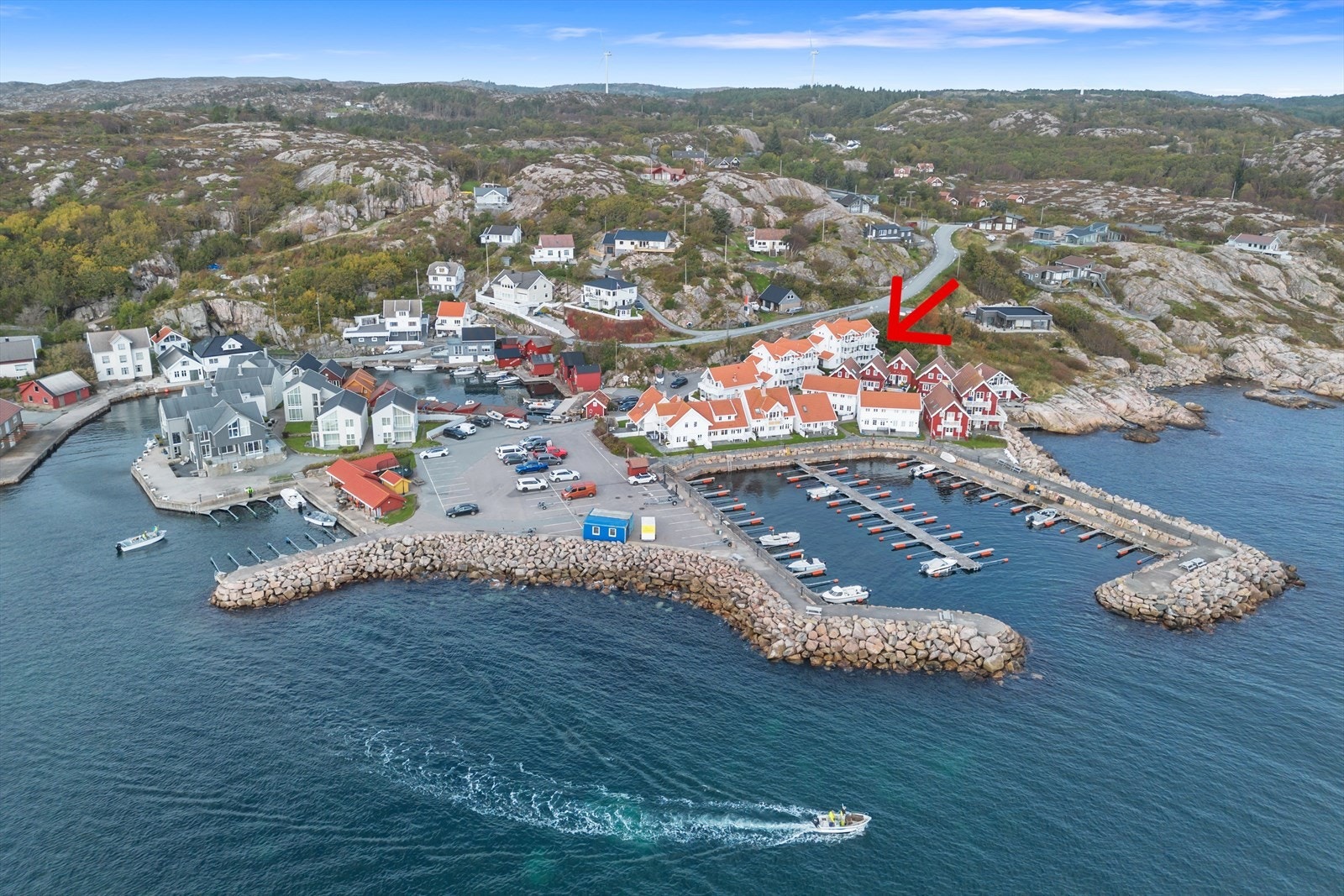 Lillehavn har de siste 20 årene blitt transformert fra et lite fiskevær med fiskeindustri til et populært feriested. Galleribilde