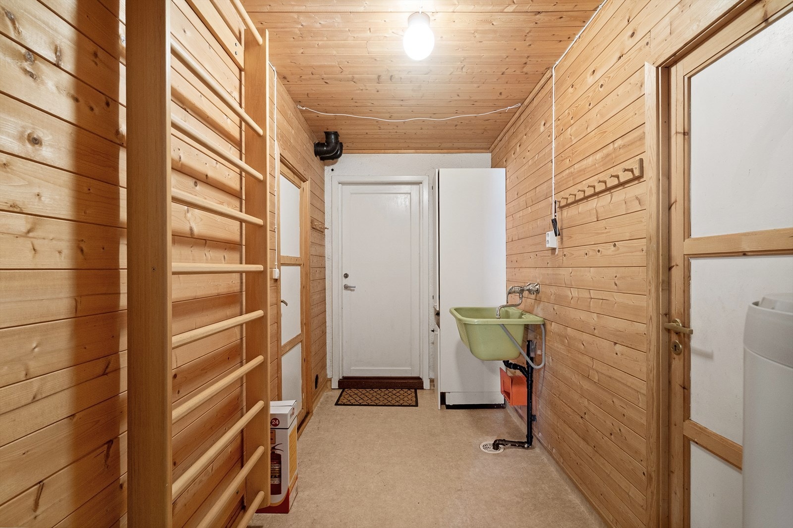 Vaskerom med utslagsvask. Galleribilde