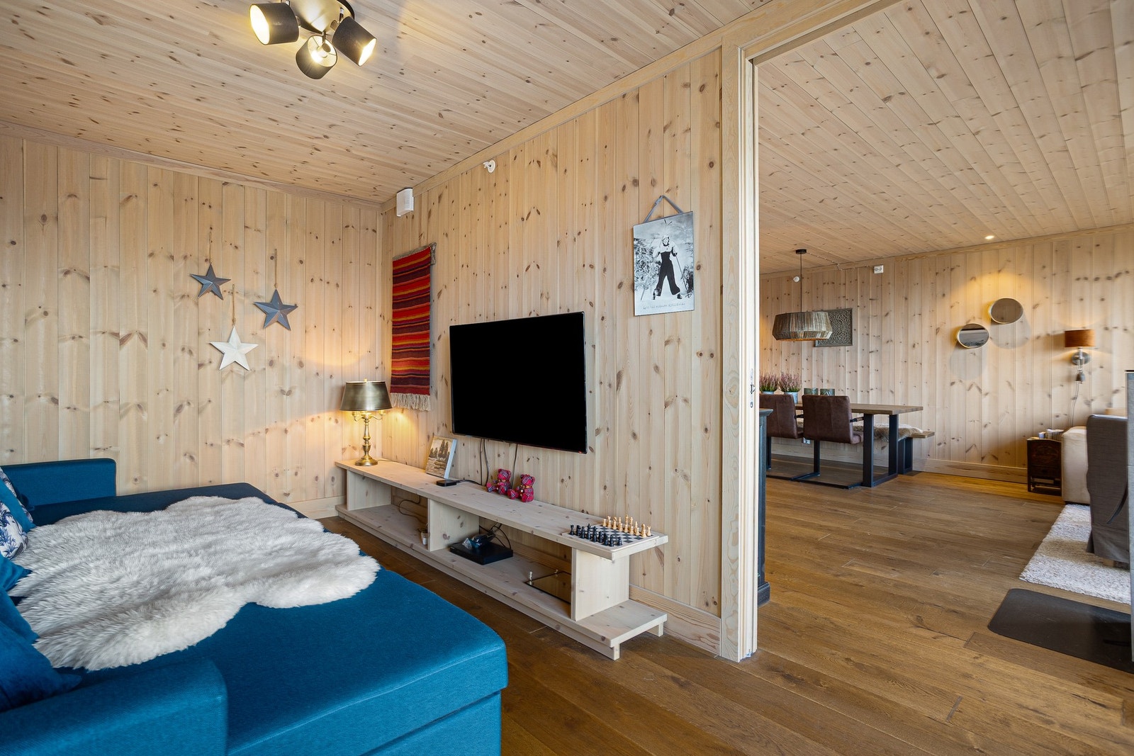 Det lekre gulvet er gjennomgående. Her ligger det varmekabler. Galleribilde