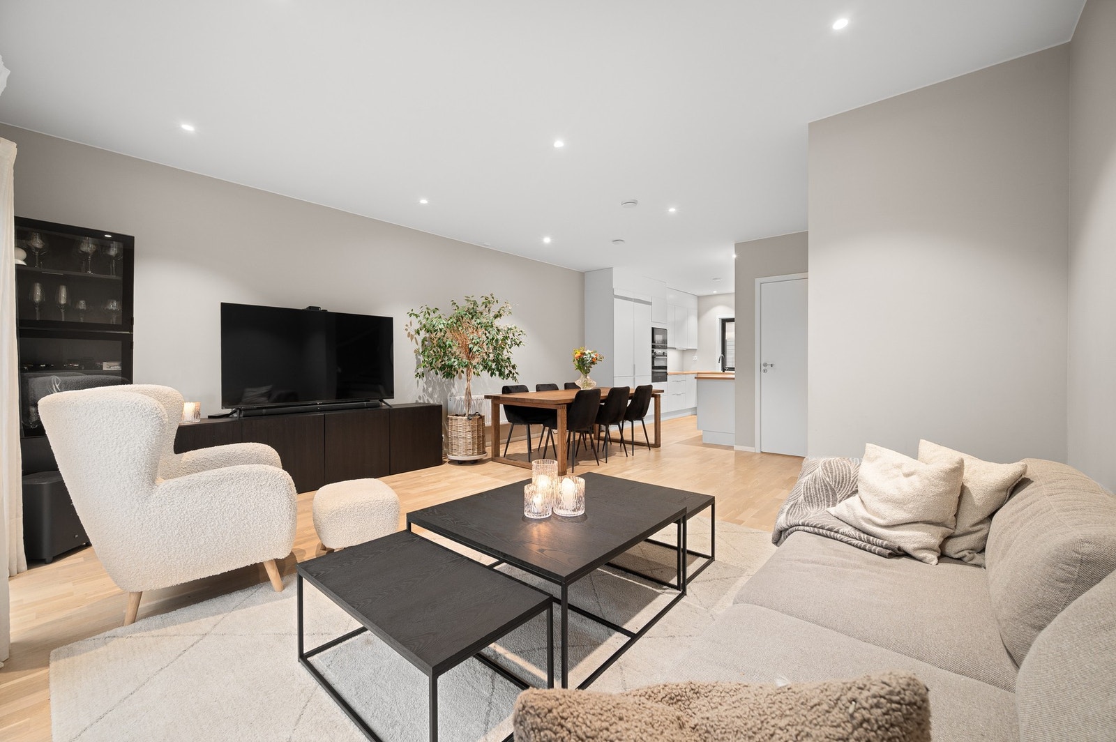 Boligen er vesentlig oppgradert fra nybygg standard og alle punkt i rapporten har fått TG1 og TG0. Galleribilde