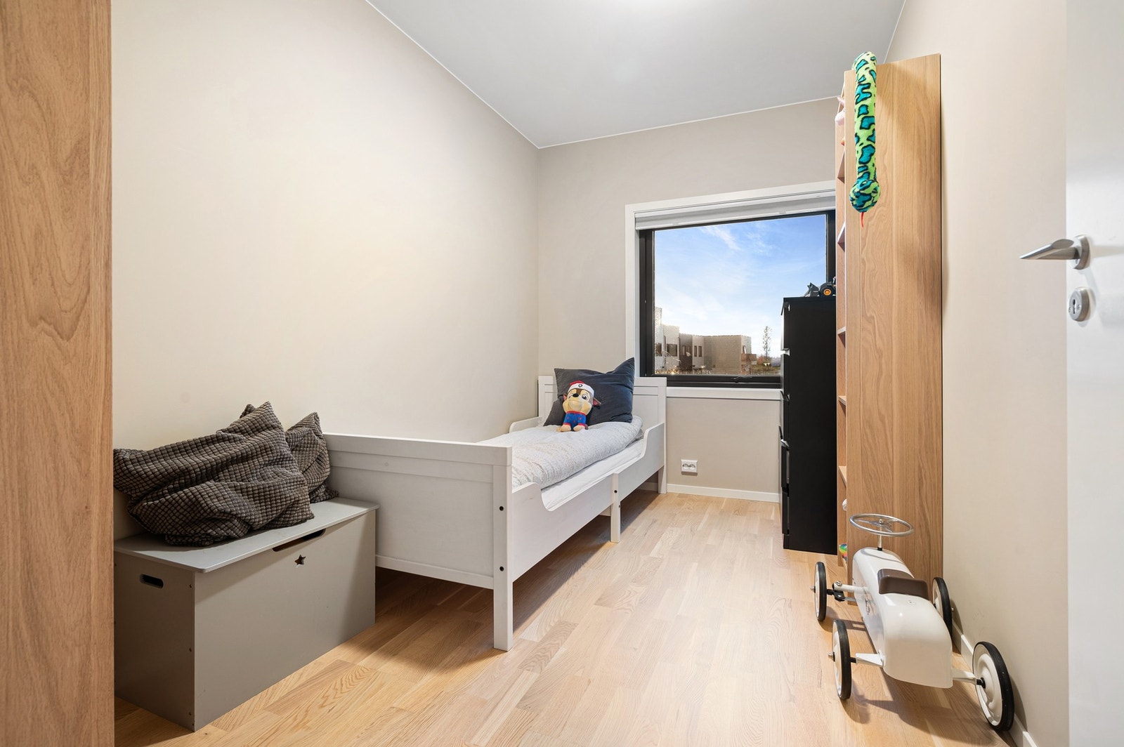 Det siste soverommet er på 7,5 kvm. Det er god plass til dobbeltseng og garderobeskap på alle rommene. Galleribilde