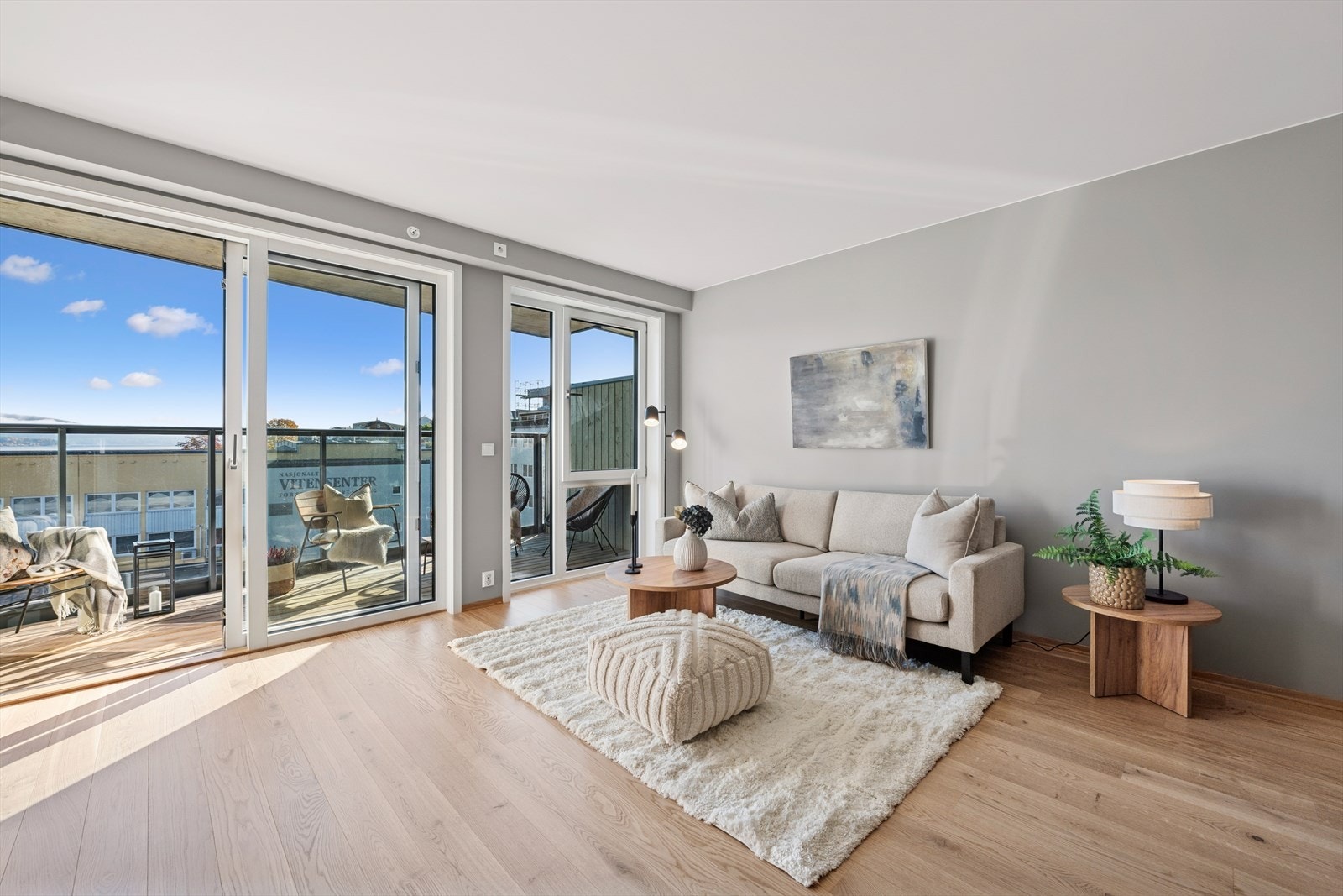 Velkommen til Svelvikveien 61B, presentert av Kari-Anne Haugan og Nina Klæbo Rustad for DNB Eiendom. Galleribilde