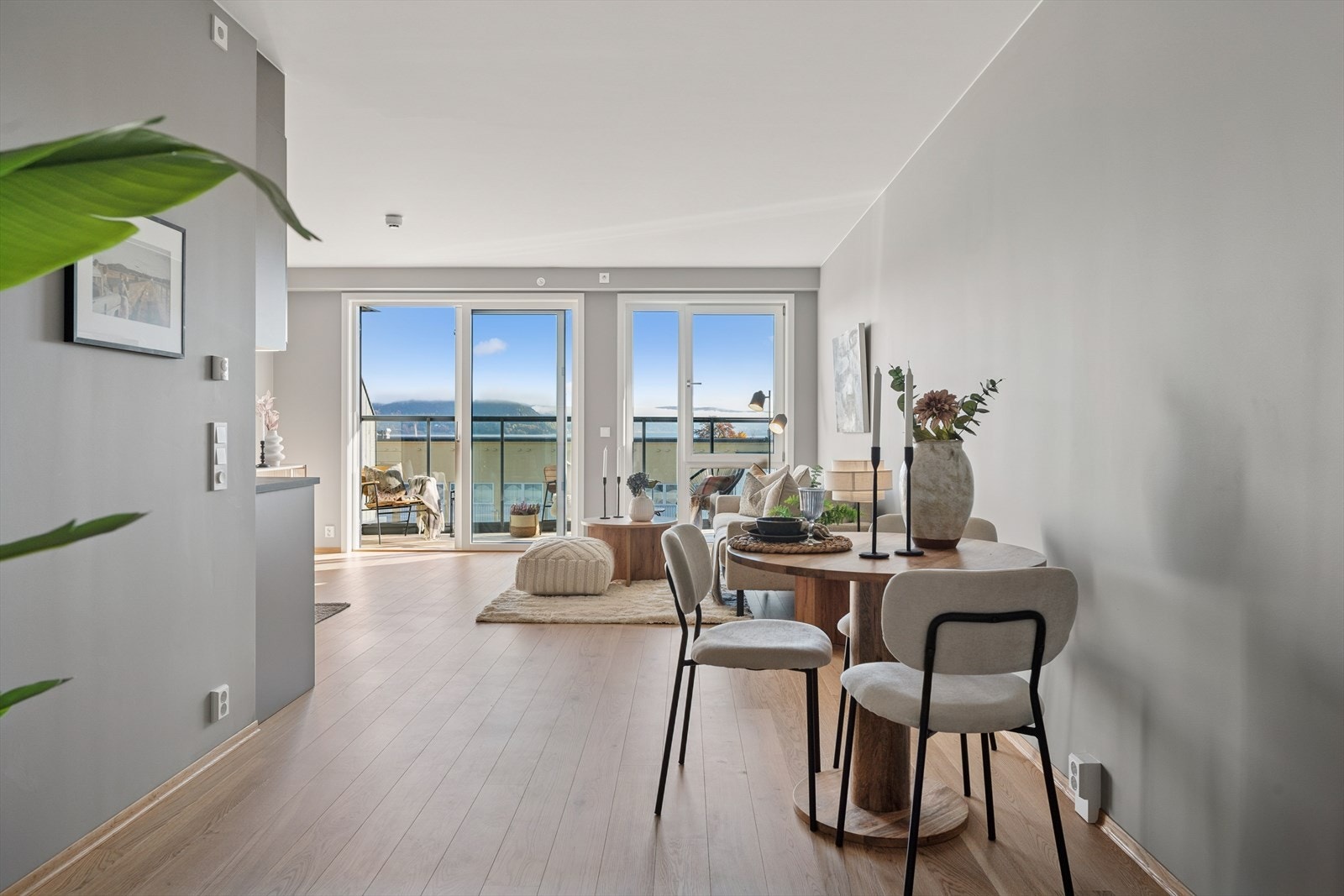 Her er det rikelig med plass til å samle venner og familie til et hyggelig selskap i komfortable omgivelser. Galleribilde