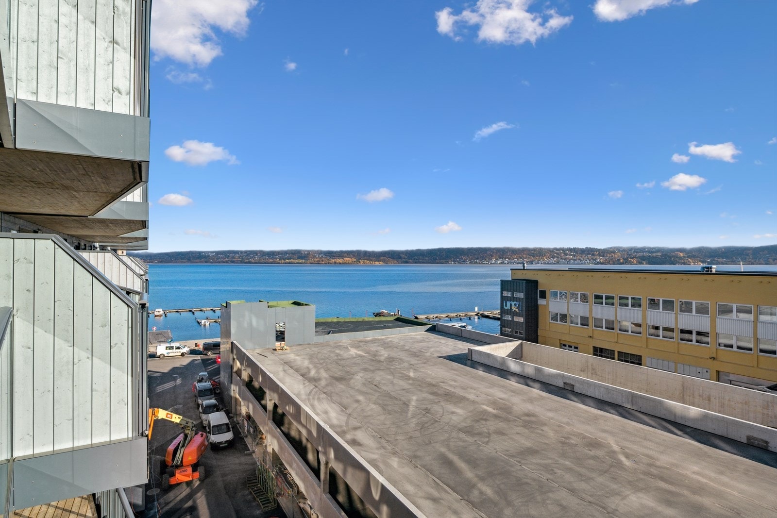 Utsikt fra balkongen mot fjorden og innseilingen til Drammen. Galleribilde