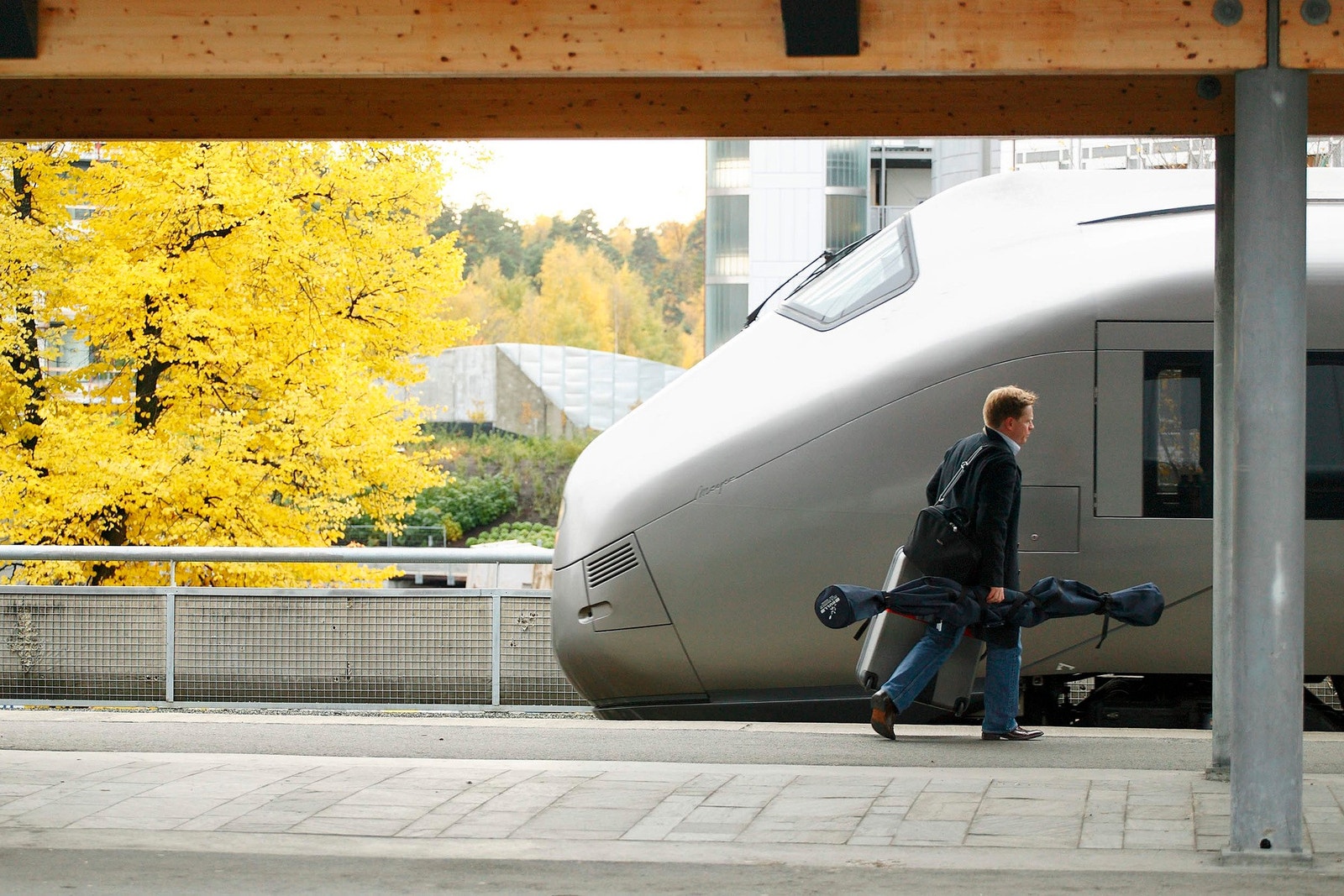 Skøyen har togstasjon, med hyppige avganger for både tog og bussruter Galleribilde