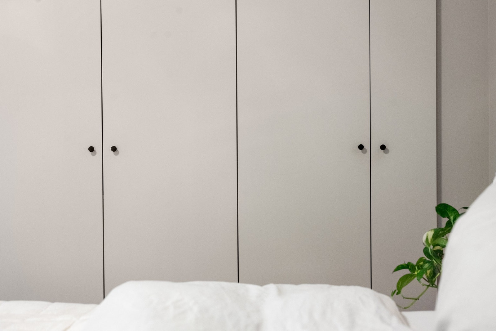 Det er også romslige garderobeskap på soverommet Galleribilde