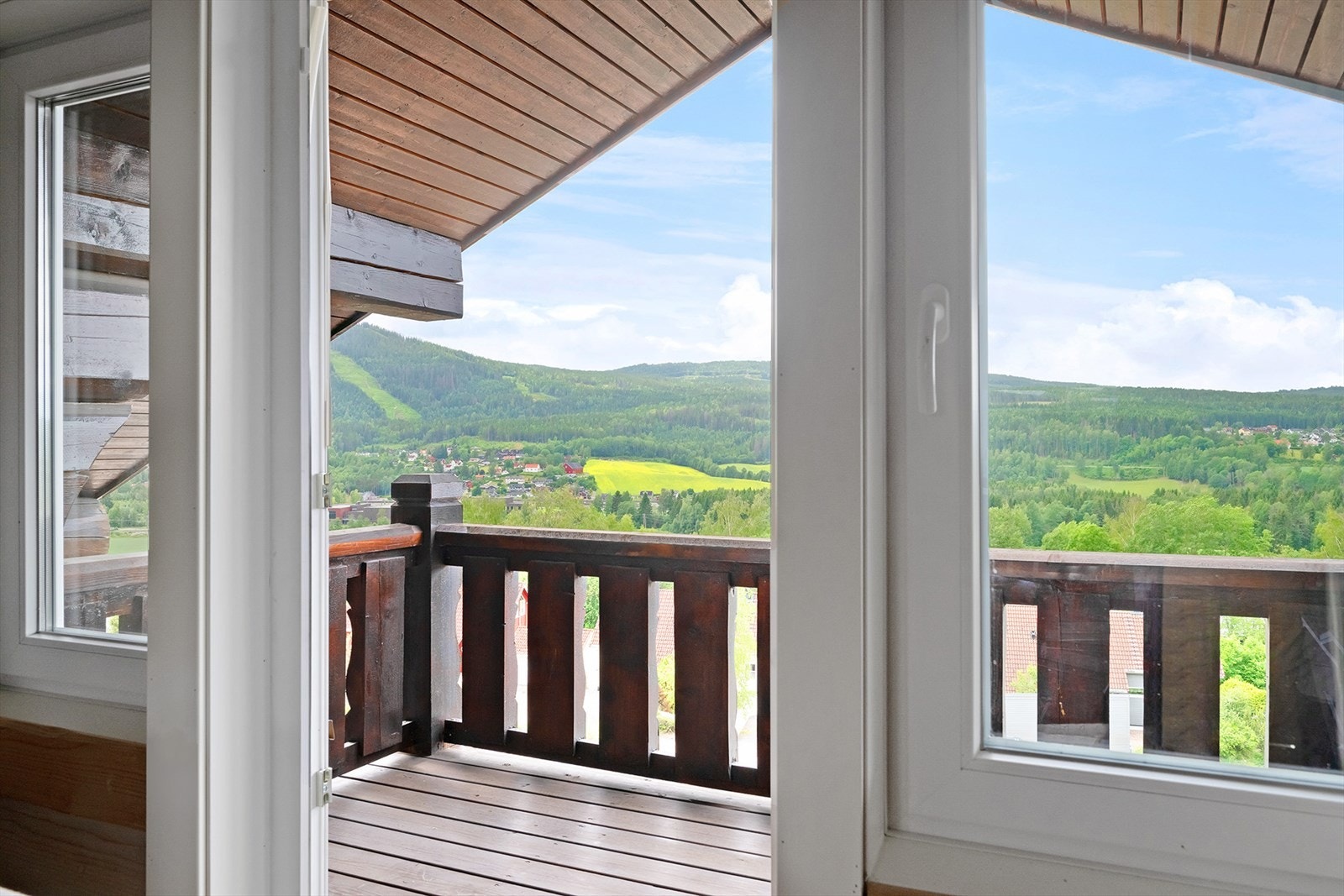 Fra hovedsoverommet har du utgang til en flott sydvestvendt balkong på 6,5 m². Galleribilde