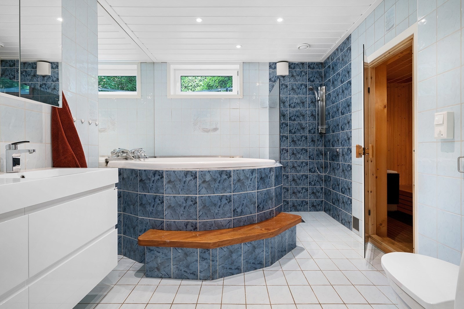 Badet har egen badstue som gir rommet en spa-følelse. Galleribilde