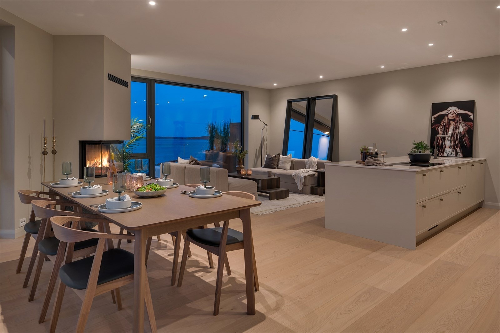 Innvendig er det en stilig og gjennomtenkt planløsning i særklasse Galleribilde