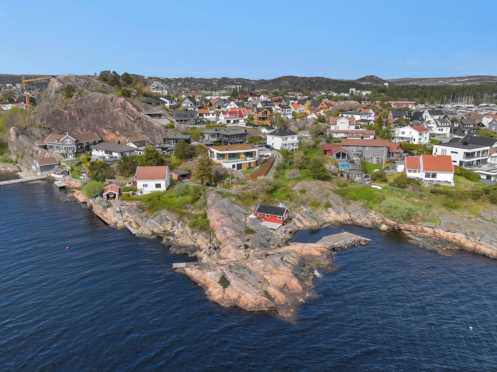 Ytterst på Kuholmen har du svaberget og sjøen som nærmeste nabo! Galleribilde