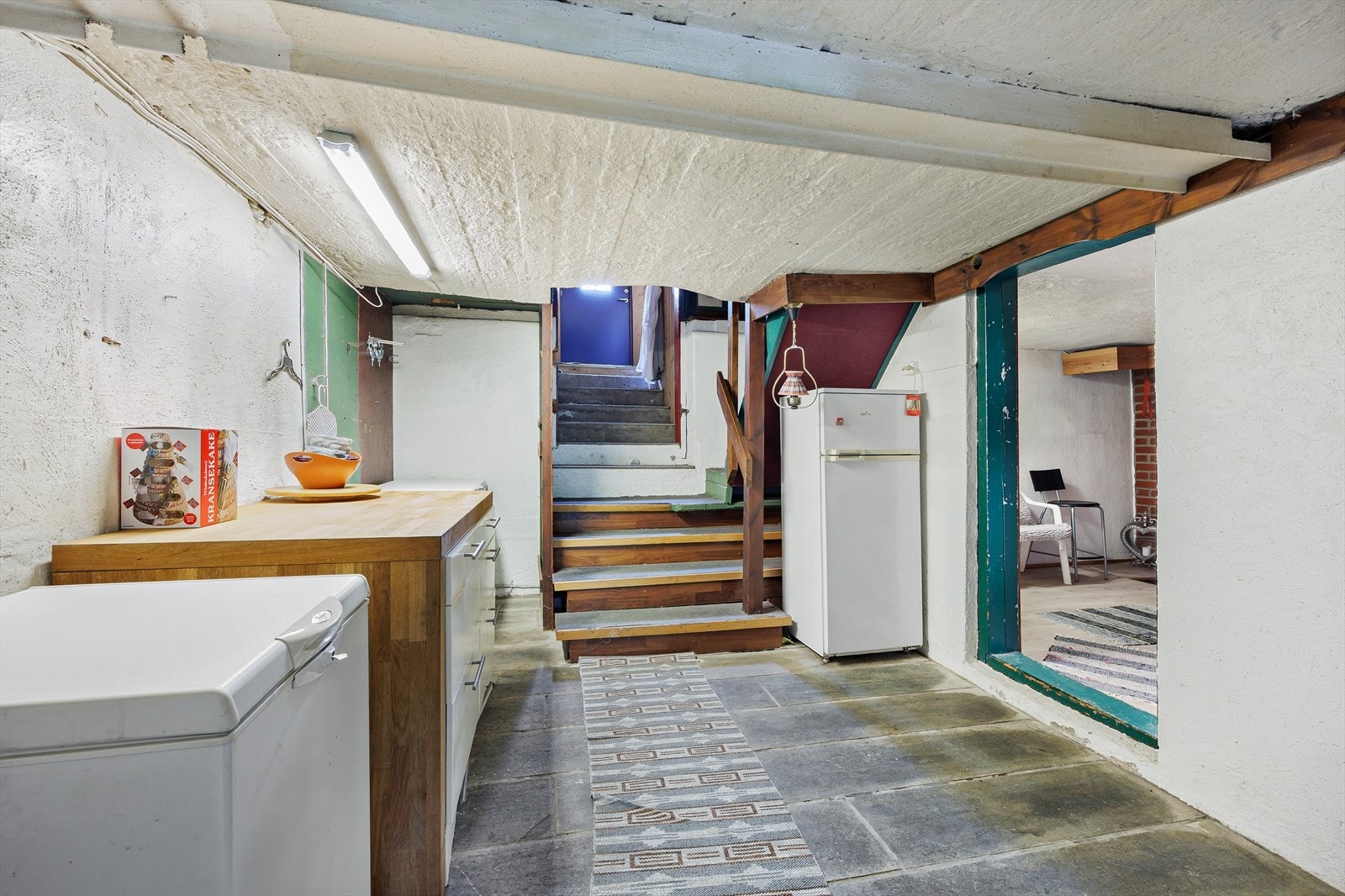 Kjelleren har egen inngang fra yttersiden. Galleribilde